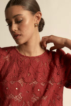 zoe Kratzmann Glisten top
A luminous update on a beloved classic. the glisten top reworks a best-selling silhouette through volume, balance and delicate lace.