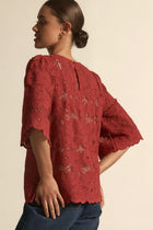 zoe Kratzmann Glisten top
A luminous update on a beloved classic. the glisten top reworks a best-selling silhouette through volume, balance and delicate lace.