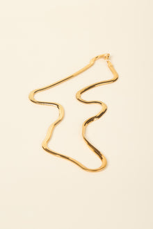 ALTA JEWELLERY | SNAKEY CHAIN NECKLACE
Sleek, modern and endlessly versatile - the Alta Snakey Chain Necklace is designed to elevate your everyday style. Crafted in premium sterling silver, this fluid chain catches the light with every movement. For a warmer finish, choose the sterling silver with 18k gold vermeil option.