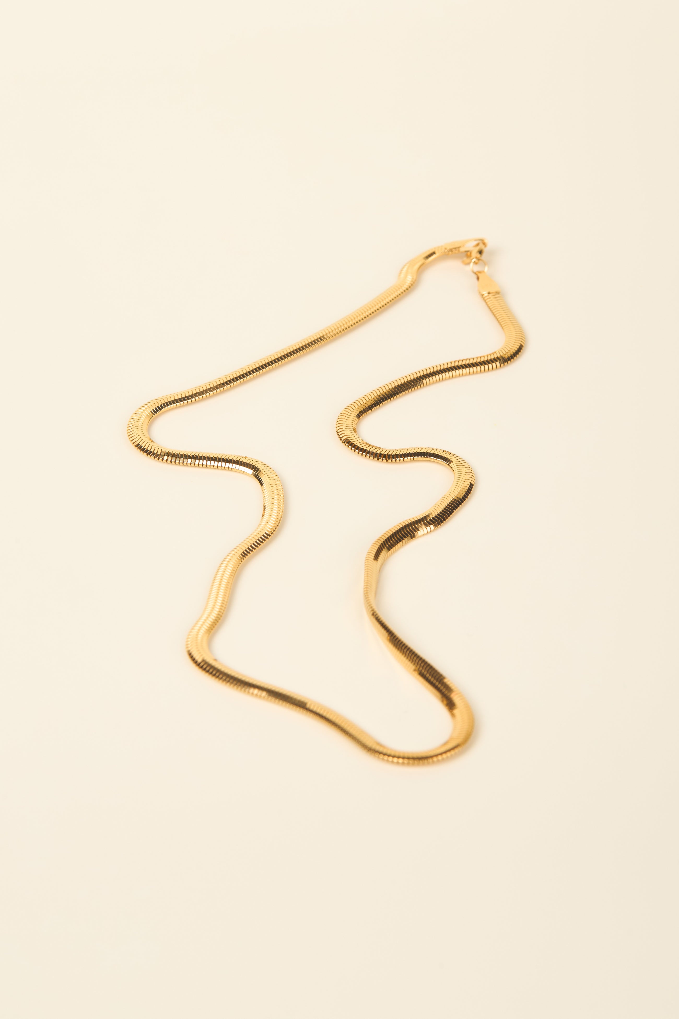 ALTA JEWELLERY | SNAKEY CHAIN NECKLACE
Sleek, modern and endlessly versatile - the Alta Snakey Chain Necklace is designed to elevate your everyday style. Crafted in premium sterling silver, this fluid chain catches the light with every movement. For a warmer finish, choose the sterling silver with 18k gold vermeil option.