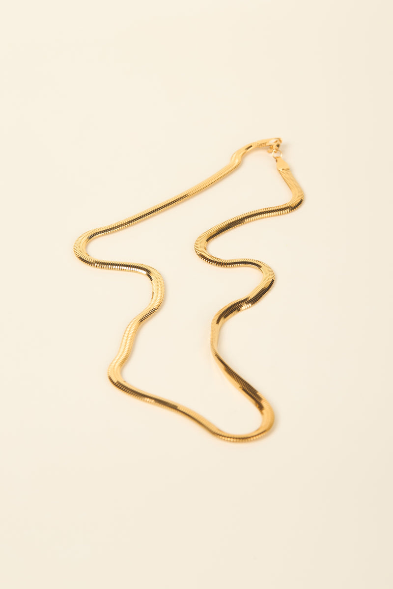ALTA JEWELLERY | SNAKEY CHAIN NECKLACE
Sleek, modern and endlessly versatile - the Alta Snakey Chain Necklace is designed to elevate your everyday style. Crafted in premium sterling silver, this fluid chain catches the light with every movement. For a warmer finish, choose the sterling silver with 18k gold vermeil option.