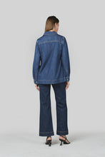Load image into Gallery viewer, A slight drop shoulder denim shirt crafted in 6 oz Rigid denim. A straight, relaxed silhouette. It boasts a V collar and Straight hem.&nbsp;

Model wears a size 8 and is 176cm tall

Composition: 100% Cotton

BRAND: Dricoper
