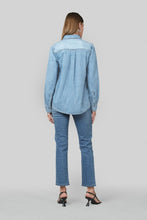Load image into Gallery viewer, Della is a slim Straight Leg Jeans crafted in comfort stretch 11 oz denim. The Length is ankle height and styled up for an elegant look.

Model Wears Size 8/Small and is 176cm tall

Composition: Stretch Denim - 94% Cotton 5% Elasterell 1% Elastane

BRAND: Dricoper
