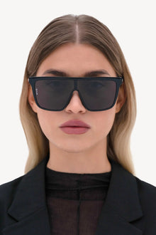 OTRA | INDI BLACK/SMOKE SUNNIES