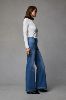 Indy Rodeo Wide Leg Jean by Dricoper in rodeo-blue stretch denim, featuring a high-rise waist, relaxed wide-leg silhouette, and statement patch pockets. Made from 99% cotton and 1% elastane for comfortable stretch. Model is 176cm tall and wears a size 8/Small.