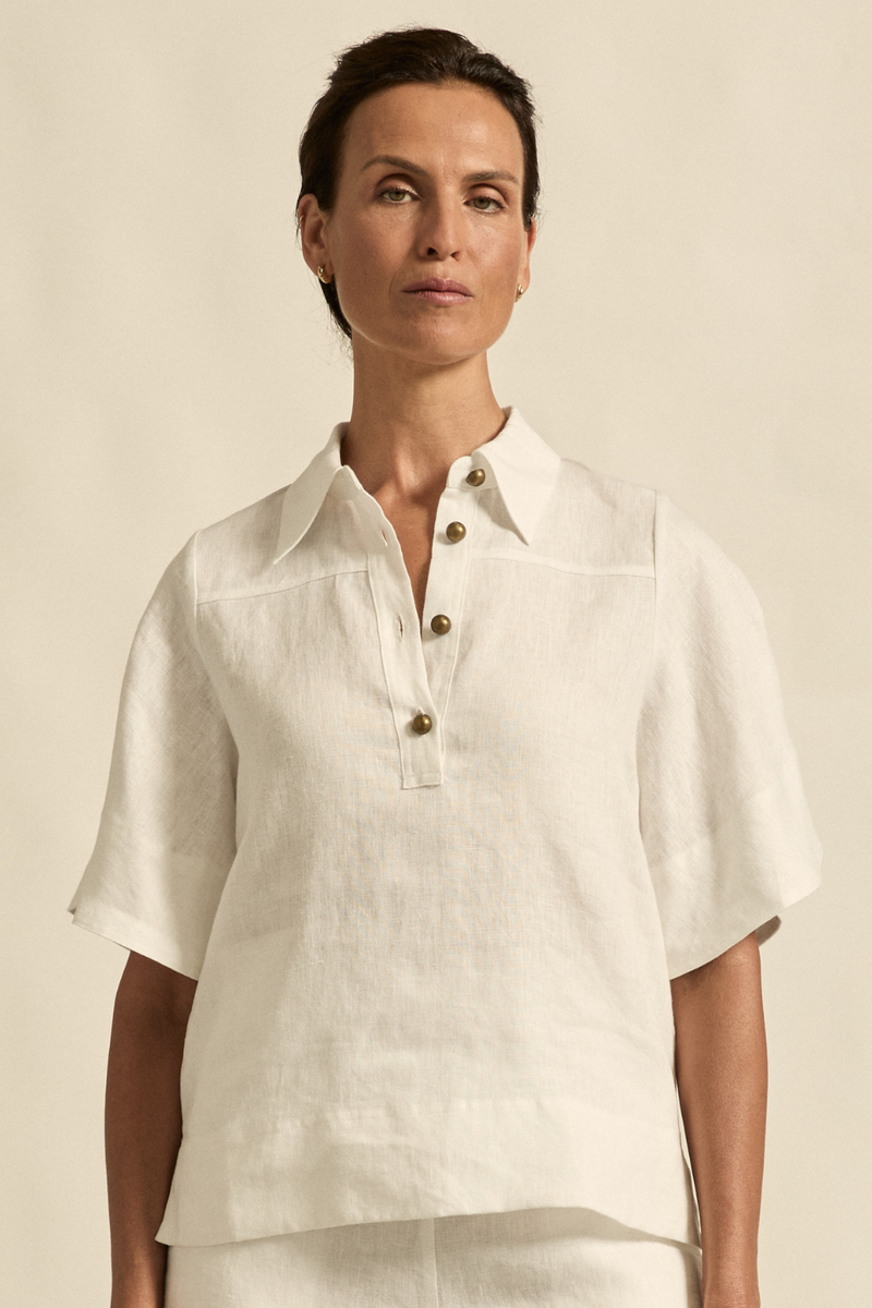 The Insinuate top from Zoe Kratzmann is elevated simplicity, reimagined. This top blends contemporary classics with soft femininity, making it a versatile hero for trans-seasonal outfitting. see product details below.
crafted in 100% linen
crisp collar offers structure and sophistication
flutter sleeve adds subtle volume and movement
brass domed buttons for modern polish
refined, versatile style perfect for effortless layering
pair with the apex pant in porcelain for trans-seasonal styling