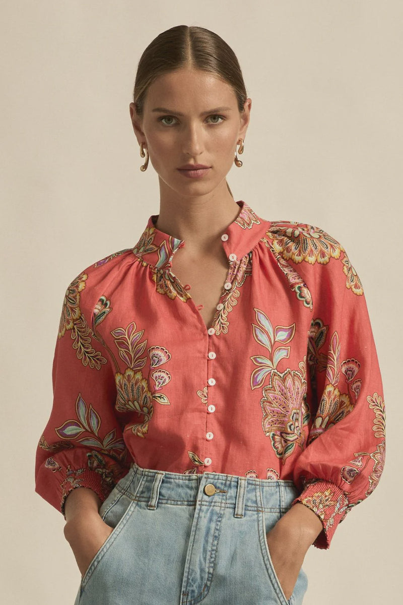 ZOE KRATZMANN | INSPIRE TOP

A refined take on the classic summer blouse. Crafted in airy linen with considered design
details, the inspire top brings quiet sophistication to warm-weather dressing.

100% lightweight linen composition