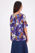 Jasmine Top – Relaxed Silhouette in Signature Prints

The Jasmine Top returns in our prints, offering the same easy, boxy fit you love. Crafted with a self-bound neckline and clean finish (no contrast stitching), this multi-seasonal style is perfect for effortless layering or wearing on its own.

Our model is 174cm and wear a XS/S (8-10)

Composition: Viscose crepe

Designed and Made in New Zealand