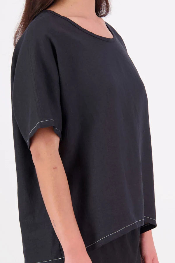A relaxed, easy-to-wear staple, 
the N-E-S Jasmine Top is now crafted in a breathable linen-cotton blend for added softness and comfort. This boxy, multi-seasonal style features a beautifully bound neckline in self fabric, with contrast topstitch detailing on the hem lines (hem and sleeve hem). A versatile wardrobe essential with an elevated finish. linen/cotton blend. Designed & made in NZ