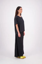 A relaxed, easy-to-wear staple, 
the N-E-S Jasmine Top is now crafted in a breathable linen-cotton blend for added softness and comfort. This boxy, multi-seasonal style features a beautifully bound neckline in self fabric, with contrast topstitch detailing on the hem lines (hem and sleeve hem). A versatile wardrobe essential with an elevated finish. linen/cotton blend. Designed & made in NZ