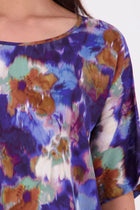 Jasmine Top – Relaxed Silhouette in Signature Prints

The Jasmine Top returns in our prints, offering the same easy, boxy fit you love. Crafted with a self-bound neckline and clean finish (no contrast stitching), this multi-seasonal style is perfect for effortless layering or wearing on its own.

Our model is 174cm and wear a XS/S (8-10)

Composition: Viscose crepe

Designed and Made in New Zealand