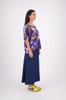 Jasmine Top – Relaxed Silhouette in Signature Prints

The Jasmine Top returns in our prints, offering the same easy, boxy fit you love. Crafted with a self-bound neckline and clean finish (no contrast stitching), this multi-seasonal style is perfect for effortless layering or wearing on its own.

Our model is 174cm and wear a XS/S (8-10)

Composition: Viscose crepe

Designed and Made in New Zealand
