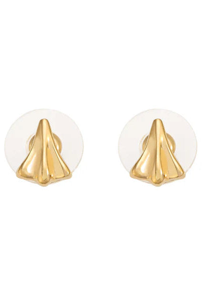 The PĀMU Jett stud earrings are a tribute to nostalgic Kiwi summers, inspired by the iconic jet plane lolly. With sleek, minimalist designs available in gold and silver, each piece captures the essence of carefree adventures and timeless elegance. Perfect for everyday wear or special occasions. the Jett Collection brings a playful yet sophisticated touch to your jewelry collection.
