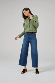 The Barrie Jeans in Rinse Wash are part of the latest collection by Dricoper. A cropped wide-leg jeans designed mid to high rise
Slightly faded and lightly frayed at the bottom for a vintage appearance, NES Stockist