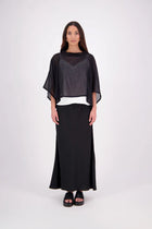 Lia Layame – A Fresh Take on a N-E-S Favourite

Inspired by our best-selling Kio Top, the N-E-S Lia Layame is crafted in lightweight crinkle cotton chiffon with a structured ponte neckline for contrast and shape. Perfect for layering or wearing solo, this easy, elevated essential brings effortless style to your everyday wardrobe.

Our model is 174cm and wear a the one size fits all.

Composition: cotton crinkle shiffon | ponte