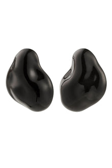 PILGRIM | LIAN RECYCLED BLACK EARRINGS - SILVER PLATED

Unleash your bold side! Add an edgy twist to your style with the statement-ready LIAN earrings from Pilgrim! Crafted in deep black recycled acrylic with an organic, fluid shape that radiates strength and confidence. Perfect for those who love to express their distinctive style with a cool edge. Style them with an oversized blazer and chunky boots for an urban-chic appearance, or pair with a slip dress for a contrasting look.