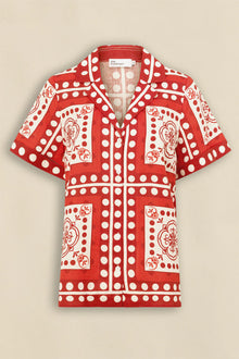 ZOE KRATZMANN | LUMEN TOP
an easy-fitting style defined by a traditional collar, subtle side splits, and porcelain shell buttons for contrast. designed for elevated everyday wear, it’s a piece that travels well and transitions with ease. finished in the distinguished scarf print, inspired by worldwide journeys.100% linen
easy-fitting, classic silhouette
traditional collar with subtle side splits at hem
ideal for travel or everyday wear
bespoke and distinguished scarf print, inspired by worldwide travels