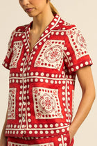 ZOE KRATZMANN | LUMEN TOP
an easy-fitting style defined by a traditional collar, subtle side splits, and porcelain shell buttons for contrast. designed for elevated everyday wear, it’s a piece that travels well and transitions with ease. finished in the distinguished scarf print, inspired by worldwide journeys.100% linen
easy-fitting, classic silhouette
traditional collar with subtle side splits at hem
ideal for travel or everyday wear
bespoke and distinguished scarf print, inspired by worldwide travels