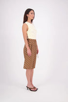Rita Linen spot Short – Relaxed Summer Tailoring

The N-E-S Rita Short is a fresh update on our classic Gin Short, designed with a single front leg pleat for subtle shape and ease. It features a flat front with a decorative drawcord, elasticated back waistband for comfort, and angled front pockets. With a length finishing just below the knee, it’s the perfect blend of relaxed structure and everyday style.