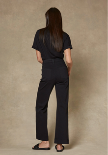 Maarte Jean by Dricoper in stretch denim, featuring a flattering high-rise waist and a softly wide leg that finishes at the ankle for a modern, relaxed silhouette. Made from 98% cotton and 2% elastane for comfortable everyday wear. Model is 176cm tall and wears a size 8/Small.