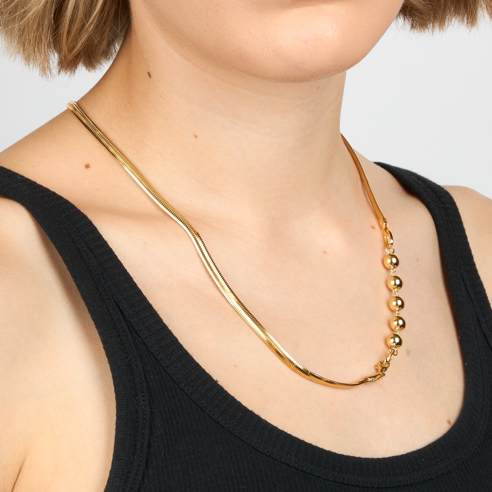 ALTA JEWELLERY | NECKLACE EXTENDER

Designed to give you extra styling flexibility, the Alta Necklace Extender adds 7cm in length to your Snakey Chain Necklace. Crafted in premium sterling silver or sterling silver with 18k gold vermeil, it blends seamlessly for a perfect match.