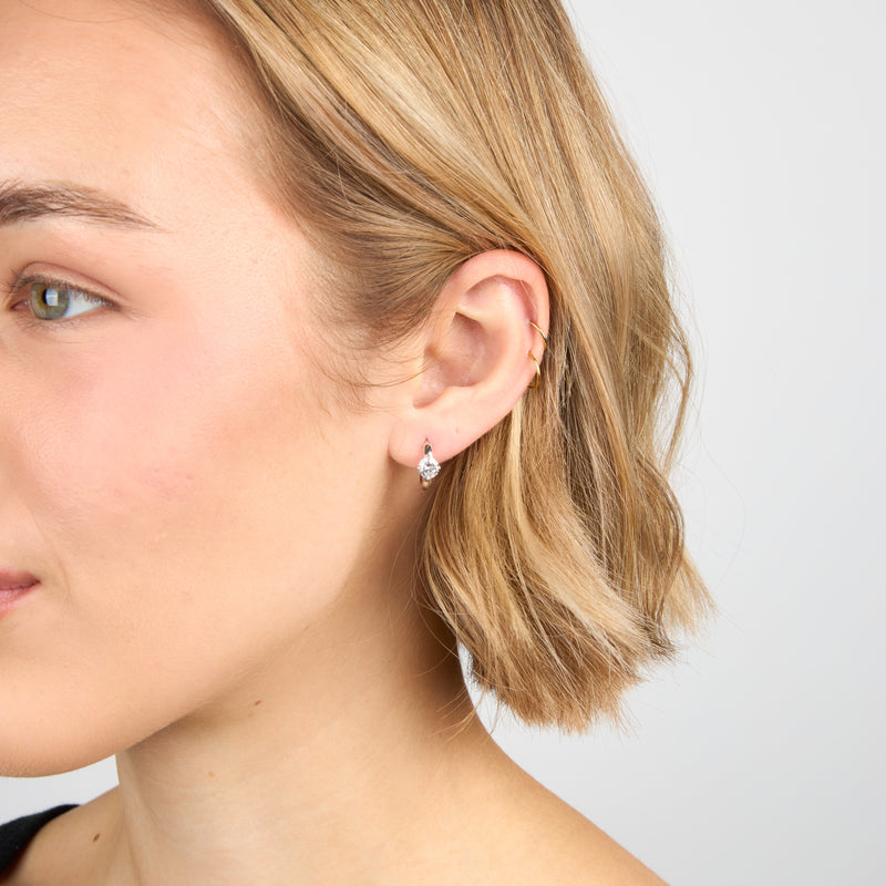 ALTA JEWELLERY | TWINKLE HUG EARRINGS
Delicate yet dazzling, the Alta Twinkle Hug Earrings are crafted in S925 sterling silver and set with high-quality cubic zirconia stones for a subtle sparkle. Designed in a classic huggie style, these earrings sit close to the ear for a comfortable fit while adding everyday shine.