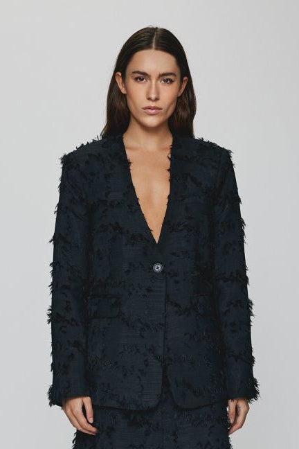 A classic jacket with a twist. This MSCH Augustina loose blazer is a boxy blazer. It redefines tailoring with a sleek, collarless design. It features a single-button closure, front pockets, and a back vent for ease of movement. Fully lined for a polished finish, it’s the perfect piece to dress up or down—wear it with matching trousers for a sharp look or throw it over denim for effortless cool.
