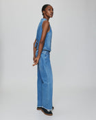 MSCH | ELI ADA HW STRAIGHT ANKLE JEANS

Our Eli Ada jeans is a high waisted, straight legged jeans with cutline details along the legs and a rough hemline. They feature both front and back pockets. The jeans perfectly matches the Eli Ada vest and jacket.

These jeans has a regular fit. The model is 173cm and wears s size S.

Composition: 100% Certified Organic Cotton