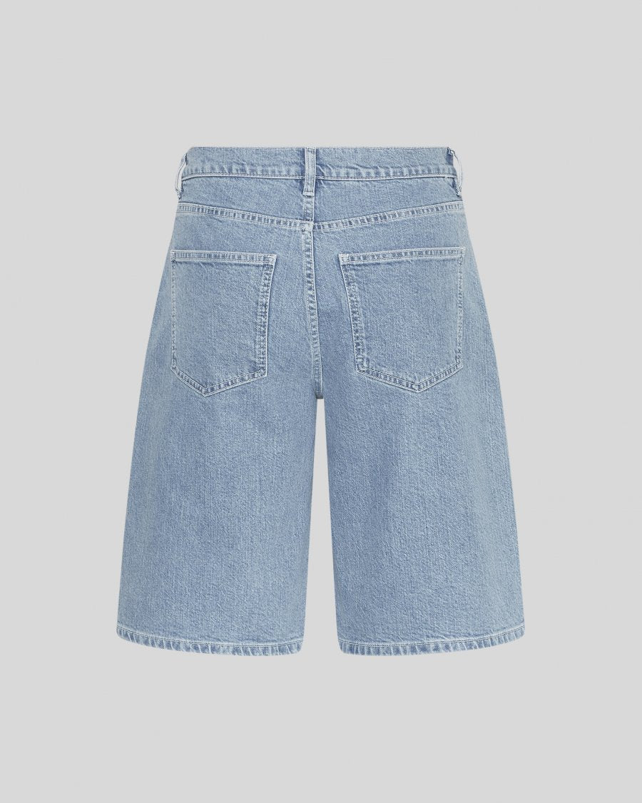 MSCH | ELIDA ADA DENIM SHORTS
The wait is over - the Bermuda short is back and better than ever. Crafted in classic light blue denim, these shorts feature a flattering longer length and a relaxed yet polished fit. Finished with front and back pockets, belt loops, and a traditional button-and-zip closure, they’re the ultimate warm weather staple. Timeless, effortless, and endlessly wearable - your must-have denim short for summer.