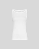 A must-have summer essential that you will never want to take off. MSCH Rasmia comes in a tank top version with round neckline, regular fit and a super soft organic cotton fabric. It comes in many colours, making it easy to style for different occasions. Grab your go-to jeans or you favourite flowy skirt for the warm summer evenings. Make your outfit more relaxed by throwing on an oversized shirt.