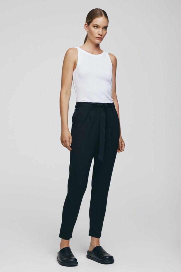 The msch Popye Pants are a versatile and comfortable addition to any wardrobe, offering a relaxed yet polished look. Crafted from a soft and breathable fabric, these pants feature an elasticated waistband with a drawstring for an adjustable fit, ensuring maximum comfort throughout the day.