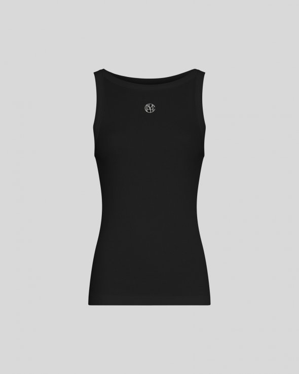 A must-have summer essential that you will never want to take off. MSCH Rasmia comes in a tank top version with round neckline, regular fit and a super soft organic cotton fabric. It comes in many colours, making it easy to style for different occasions. Grab your go-to jeans or you favourite flowy skirt for the warm summer evenings. Make your outfit more relaxed by throwing on an oversized shirt.