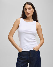 A must-have summer essential that you will never want to take off. MSCH Rasmia comes in a tank top version with round neckline, regular fit and a super soft organic cotton fabric. It comes in many colours, making it easy to style for different occasions. Grab your go-to jeans or you favourite flowy skirt for the warm summer evenings. Make your outfit more relaxed by throwing on an oversized shirt.