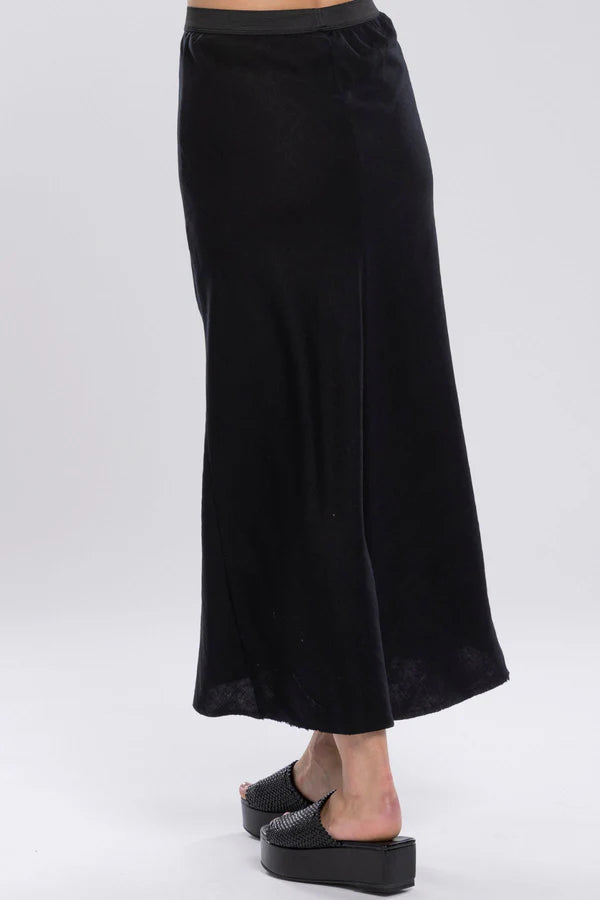 The N-E-S Muse Linen Skirt is a true wardrobe staple, designed to flatter with its bias cut and fluid drape. Featuring a wide elasticated waistband, raw hemline, and a signature concave front with a dropped back hem, it moves with ease and style. Crafted in a breathable linen-cotton blend, this multi-seasonal piece pairs perfectly with everything from relaxed tees to elevated blouses.
Available in: Black &amp; White (1/2 lined)
Composition: Linen Cotton. DESIGNED & MADE IN NZ