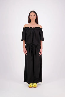 The N-E-S Muses Jumpsuit features a shirred off-the-shoulder top with cap sleeves, an elasticated back waist, and a self-drawcord front for a flattering, adjustable fit. The lower half mirrors the relaxed fit of our Lounge Jumpsuit, with angled seams, centre front detailing, and practical front pockets—plus 5cm added length for extra ease. Wear it your way: off the shoulders, asymmetrical, or pulled up for a more classic neckline.
lyocell,rayon,nylon,linen (anti-crease)
Designed & made in New Zealand