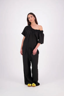 The N-E-S Muses Jumpsuit features a shirred off-the-shoulder top with cap sleeves, an elasticated back waist, and a self-drawcord front for a flattering, adjustable fit. The lower half mirrors the relaxed fit of our Lounge Jumpsuit, with angled seams, centre front detailing, and practical front pockets—plus 5cm added length for extra ease. Wear it your way: off the shoulders, asymmetrical, or pulled up for a more classic neckline.
lyocell,rayon,nylon,linen (anti-crease)
Designed & made in New Zealand