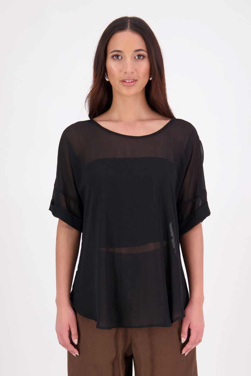 A customer favourite, the NES Cross Top is crafted in lightweight chiffon for an easy, elegant drape. This flattering t-shirt style features mid-length sleeves with folded cuffs, a soft scooped hem, and a unique crossover yoke detail that wraps from front to back. Perfect dressed up or down, and best layered with a NES Lattice Singlet underneath for coverage and style.

Our model is 174cm and wears a XS (8) NES fit advise: Standard fit

Composition: PT Chiffon

Designed and Made in New Zealand