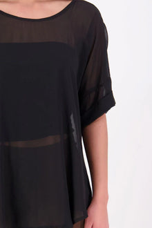 A customer favourite, the NES Cross Top is crafted in lightweight chiffon for an easy, elegant drape. This flattering t-shirt style features mid-length sleeves with folded cuffs, a soft scooped hem, and a unique crossover yoke detail that wraps from front to back. Perfect dressed up or down, and best layered with a NES Lattice Singlet underneath for coverage and style.

Our model is 174cm and wears a XS (8) NES fit advise: Standard fit

Composition: PT Chiffon

Designed and Made in New Zealand