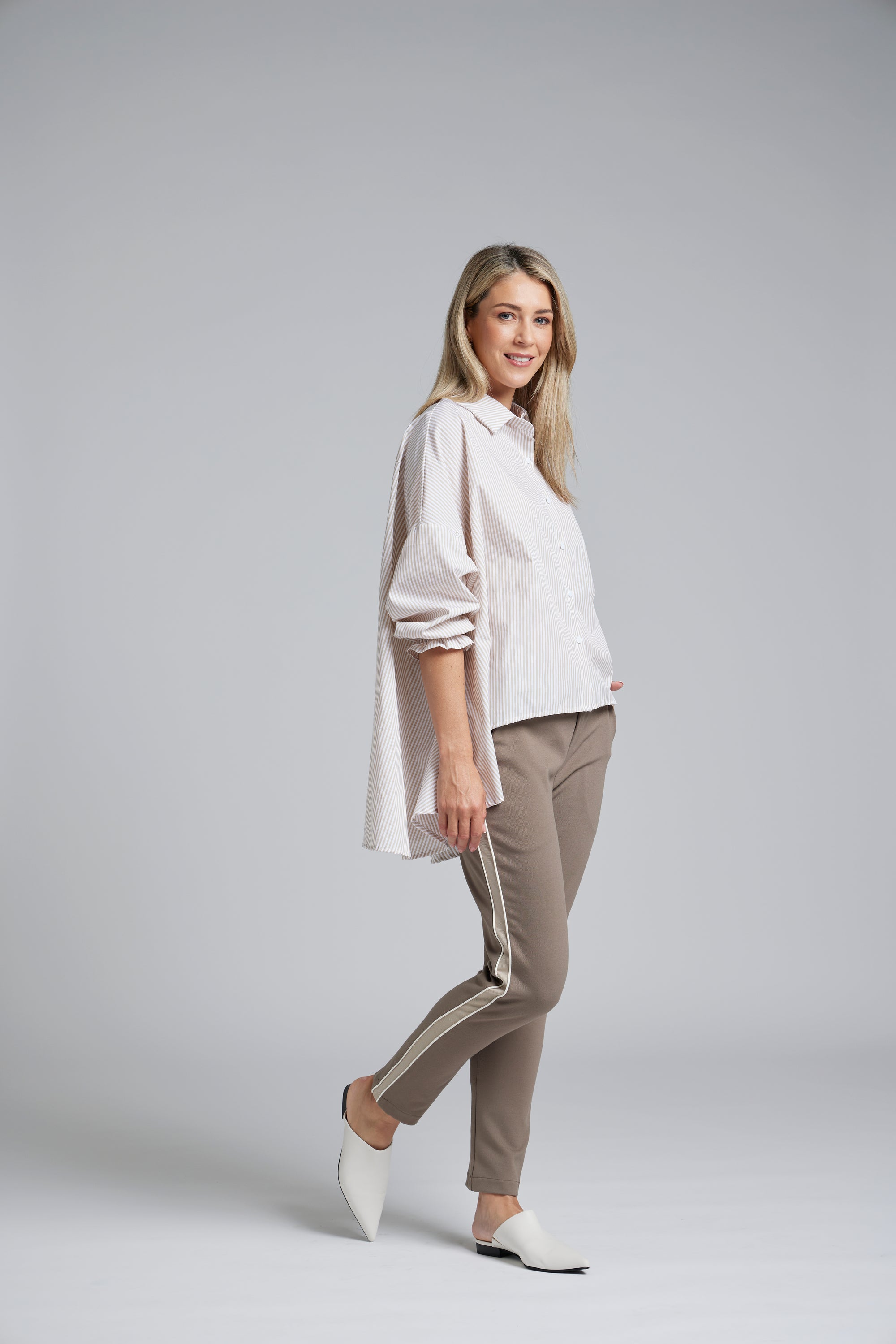 The NES Lilly Piped Pant by N-E-S – a 7/8 straight leg pant with contrast piping, soft stretch fabric and sport-luxe detailing. Comfortable, polished and NZ made.