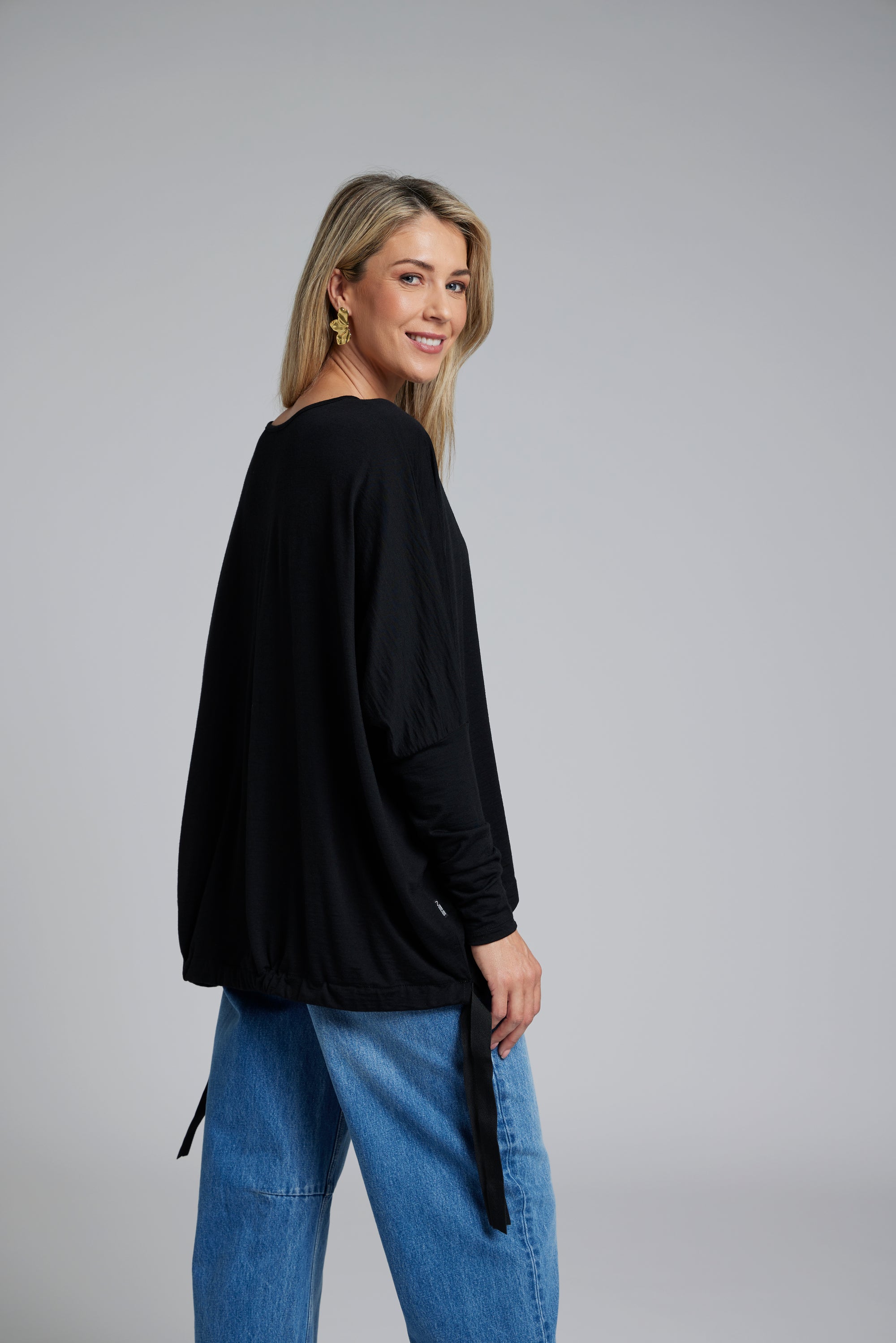 The NES Merino Vanotti Top – a warm merino take on the N-E-S favourite with cigarette sleeves, scoop neck and signature draped hem. NZ made.