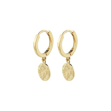 NOMAD coin huggie hoop earrings FROM PILGRIM.
Available in gold-plated &amp; silver-plated with romantic and detailed coin pendants
Classic hoops with a unique twist
The earrings measure 2.5 cm in length
The perfect accessory for any outfit
Style with a little black dress for a beautiful and feminine look
