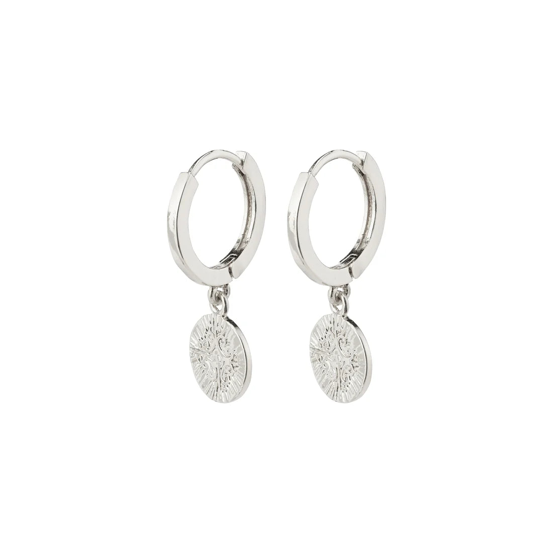 NOMAD coin huggie hoop earrings FROM PILGRIM.
Available in gold-plated &amp; silver-plated with romantic and detailed coin pendants
Classic hoops with a unique twist
The earrings measure 2.5 cm in length
The perfect accessory for any outfit
Style with a little black dress for a beautiful and feminine look