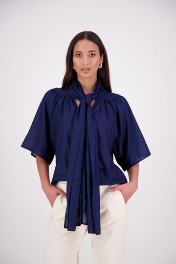 The N-E-S Nova Shirt blends the best of our Ayla, Mon, and Del shirts into one must-have wardrobe piece. Featuring elbow-length sleeves, a soft drop hem at the front and back, and a playful neck tie that can be styled multiple ways—bowed, looped, or reversed and tied at the back. Designed for versatility and charm, the Nova Shirt is a timeless addition to elevate your everyday style.
Our model is 174cm and wear a XS/S (8-10)
Composition: Cotton voile
Designed in New Zealand
