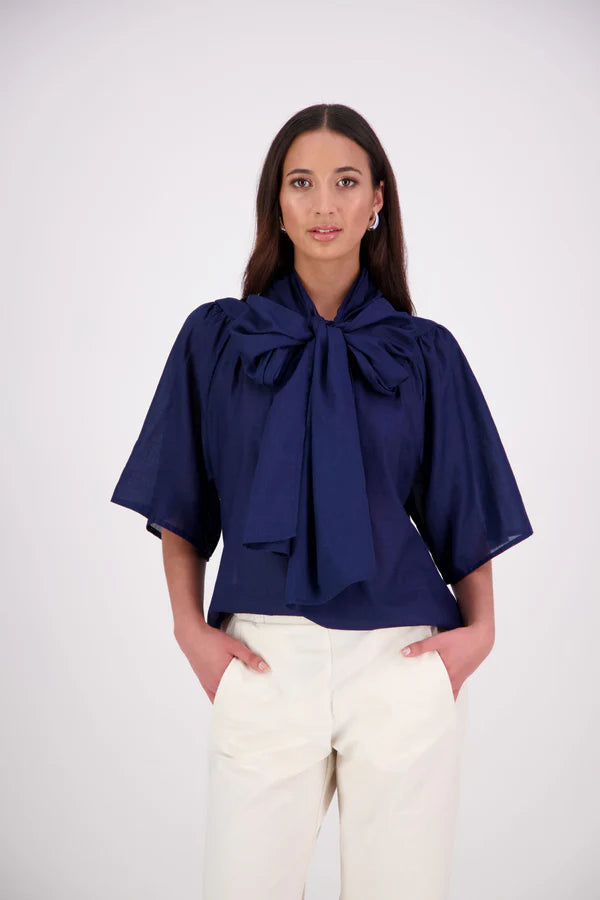 The N-E-S Nova Shirt blends the best of our Ayla, Mon, and Del shirts into one must-have wardrobe piece. Featuring elbow-length sleeves, a soft drop hem at the front and back, and a playful neck tie that can be styled multiple ways—bowed, looped, or reversed and tied at the back. Designed for versatility and charm, the Nova Shirt is a timeless addition to elevate your everyday style.
Our model is 174cm and wear a XS/S (8-10)
Composition: Cotton voile
Designed in New Zealand