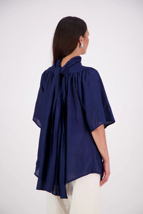 The N-E-S Nova Shirt blends the best of our Ayla, Mon, and Del shirts into one must-have wardrobe piece. Featuring elbow-length sleeves, a soft drop hem at the front and back, and a playful neck tie that can be styled multiple ways—bowed, looped, or reversed and tied at the back. Designed for versatility and charm, the Nova Shirt is a timeless addition to elevate your everyday style.
Our model is 174cm and wear a XS/S (8-10)
Composition: Cotton voile
Designed in New Zealand