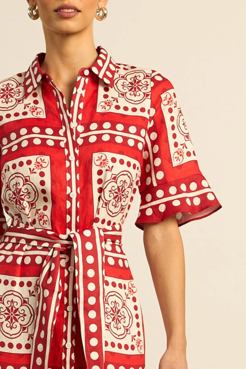 ZOE KRATZMANN | OASIS DRESS
crafted in linen, the oasis dress features a tiered skirt adding movement to the relaxed silhouette. A self tie belt and shell buttons running down the front allow for versatile styling options, making this piece the perfect travel companion. a European-inspired motif in bold red and white, alive with colour and vibrance.
100% linen
feminine silhouette
zk exclusive scarf print&nbsp;
wide fabric self tie belt
shell buttons&nbsp;
tiered skirt
softly fluted cuff on sleeve 