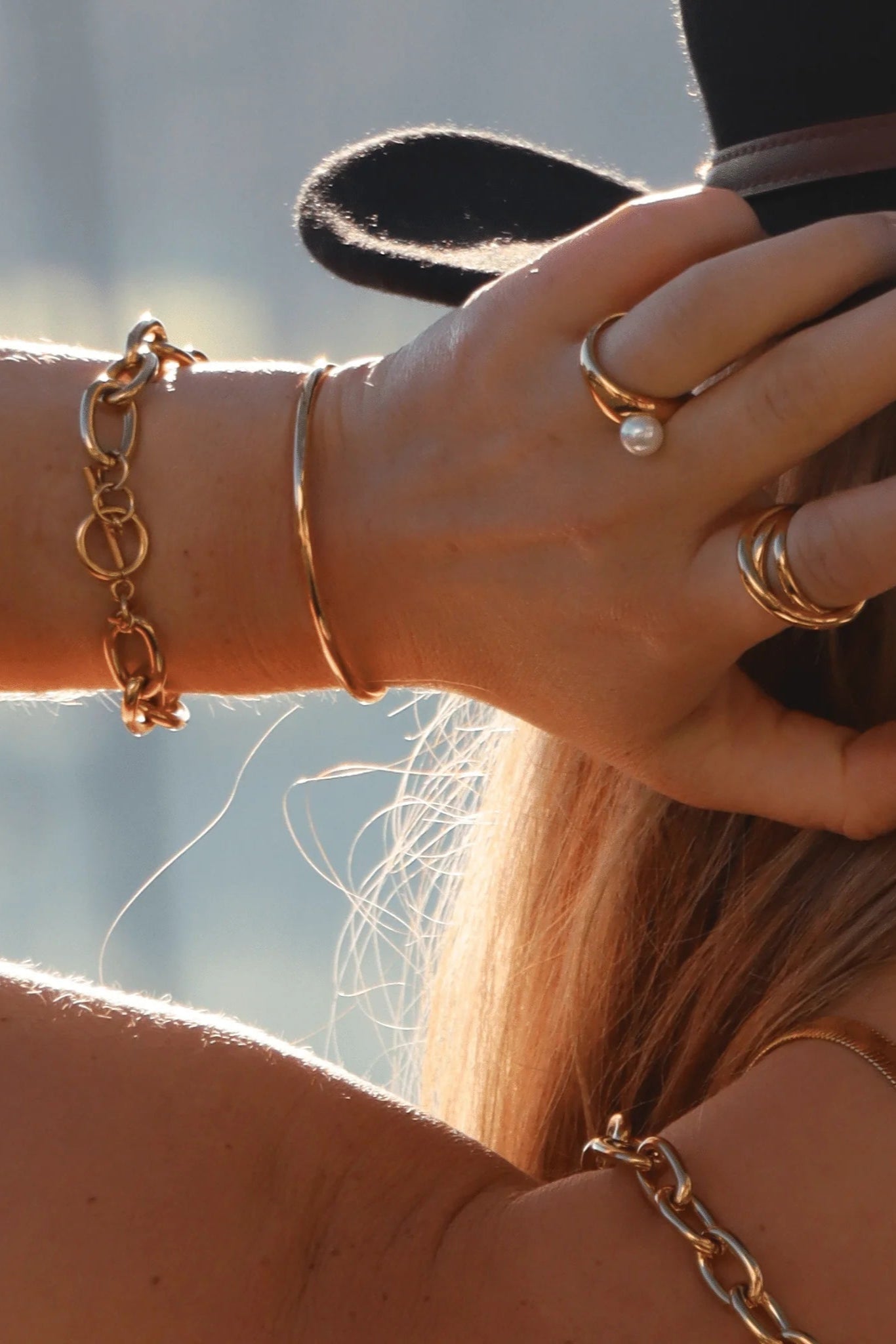Introducing PĀMU Delicate Peggy Cuff – a masterpiece of refined elegance. This cuff bracelet boasts a timeless design that effortlessly enhances your style. A must-have for any jewellery collection, it's a symbol of enduring sophistication. Discover the essence of timeless beauty with our cuff.