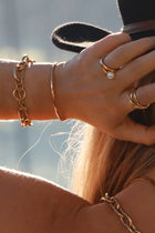 Introducing PĀMU Delicate Peggy Cuff – a masterpiece of refined elegance. This cuff bracelet boasts a timeless design that effortlessly enhances your style. A must-have for any jewellery collection, it's a symbol of enduring sophistication. Discover the essence of timeless beauty with our cuff.