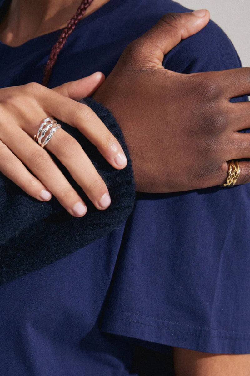 Classy is timeless! With the PENELOPE rings from Pilgrim, you get a unique wavy design and a sharp graphic silhouette that gives you triple trend points in a single set. 
Available in Gold-plated &amp; Silver-plated wavy rings
3-in-1 set
Adjustable size 51-55
For a stacked look
Made from 99% recycled material

