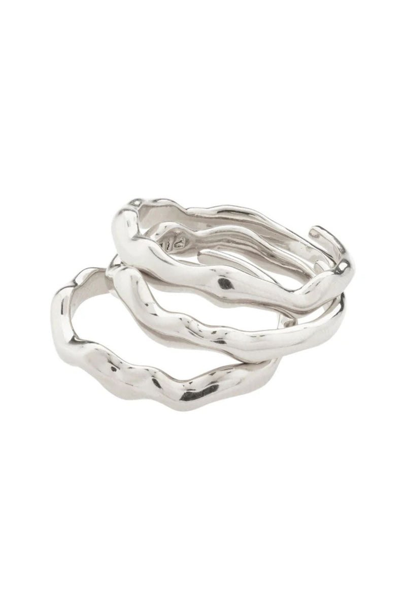 Classy is timeless! With the PENELOPE rings from Pilgrim, you get a unique wavy design and a sharp graphic silhouette that gives you triple trend points in a single set. 
Available in Gold-plated &amp; Silver-plated wavy rings
3-in-1 set
Adjustable size 51-55
For a stacked look
Made from 99% recycled material